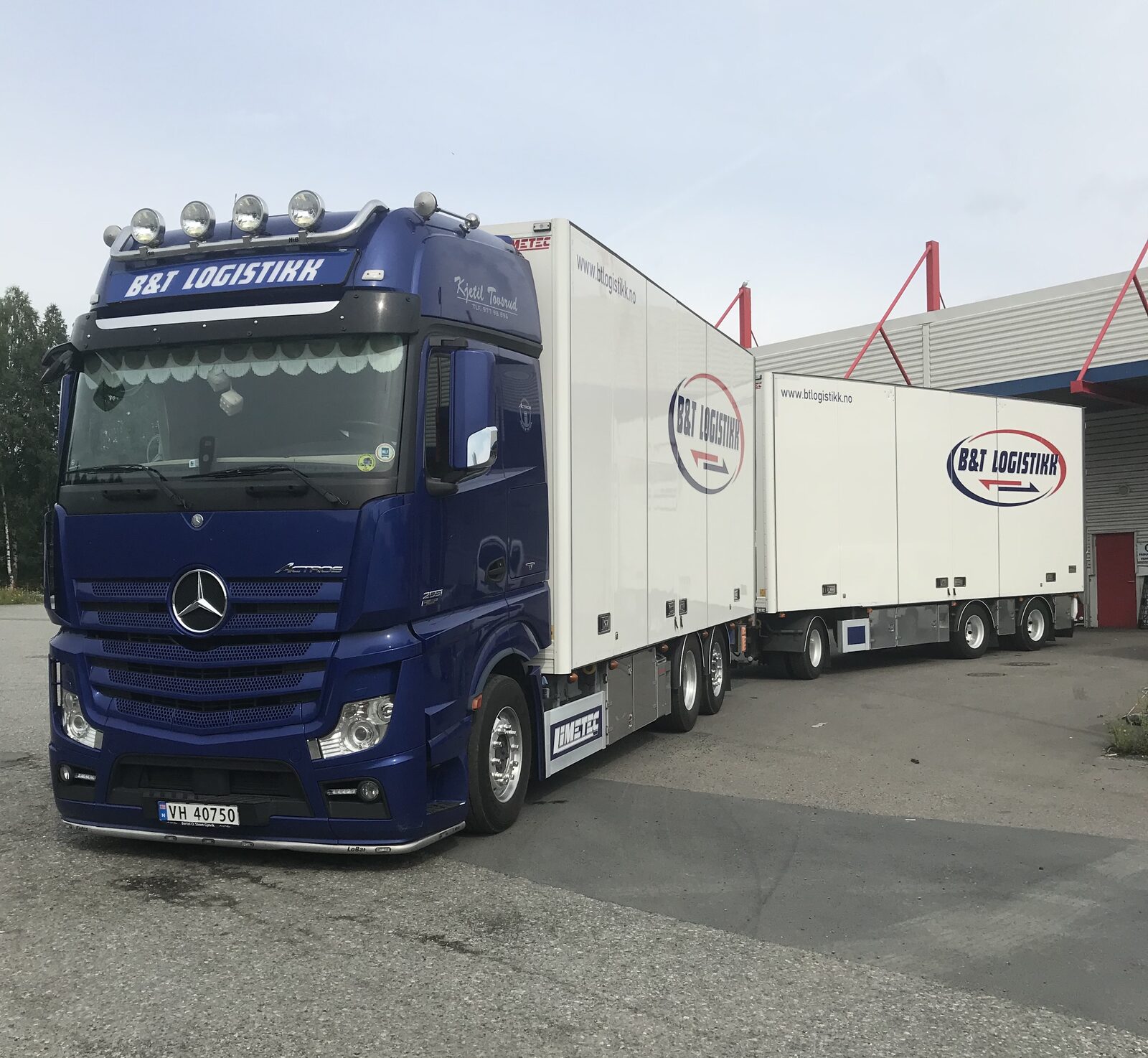 B&T Logistikk vogntog ved terminal